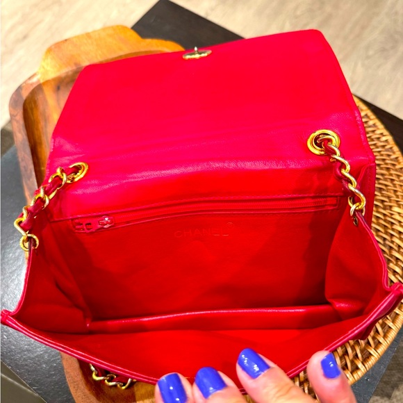 Vintage Coco Chanel handbag-not wallet on a chain- a flap snap closure handbag - Picture 5 of 13